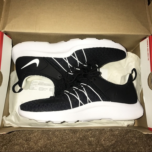 Nike Shoes - Nike Darwin sneaker